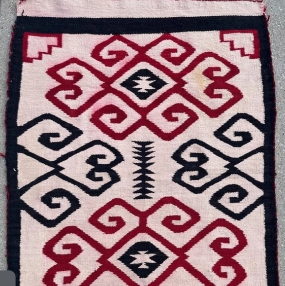 Southwest native American hand woven red and‎ black Navajo rug c.1930's - Picture 5 of 8